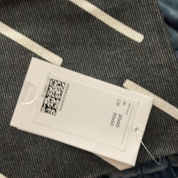 ✨Dark Gray & Cream Graphic Print Pillow Cover - Picture 5 of 8